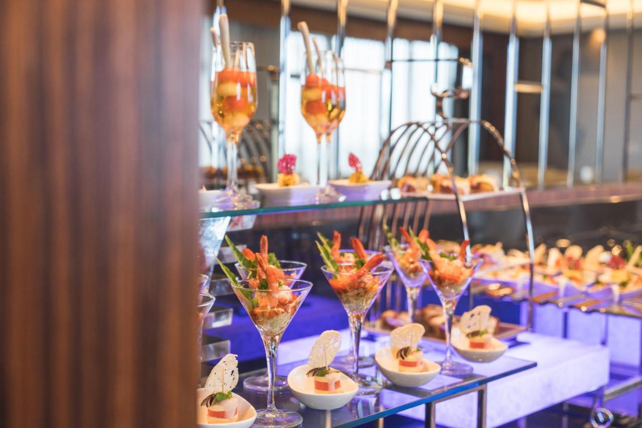 제니스 푸트라자야 호텔 외부 사진 A buffet at a hotel