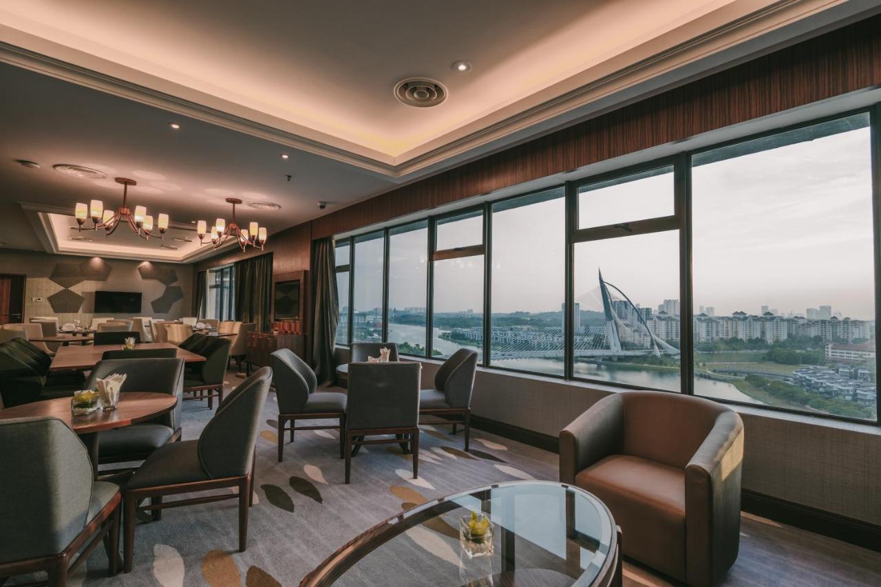 제니스 푸트라자야 호텔 외부 사진 The Club lounge at Kuala Lumpur International Airport