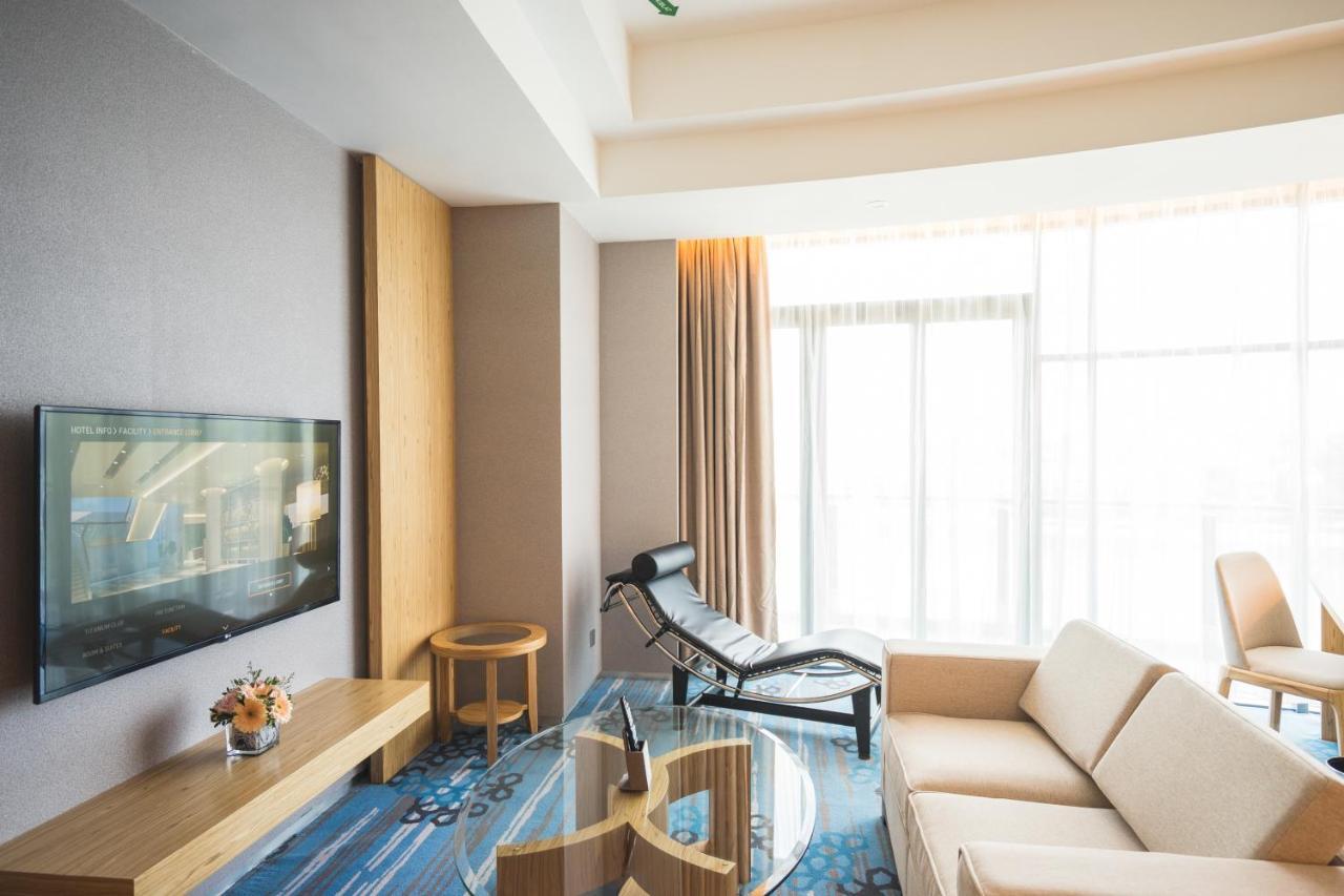 제니스 푸트라자야 호텔 외부 사진 A living room in a suite at the hotel