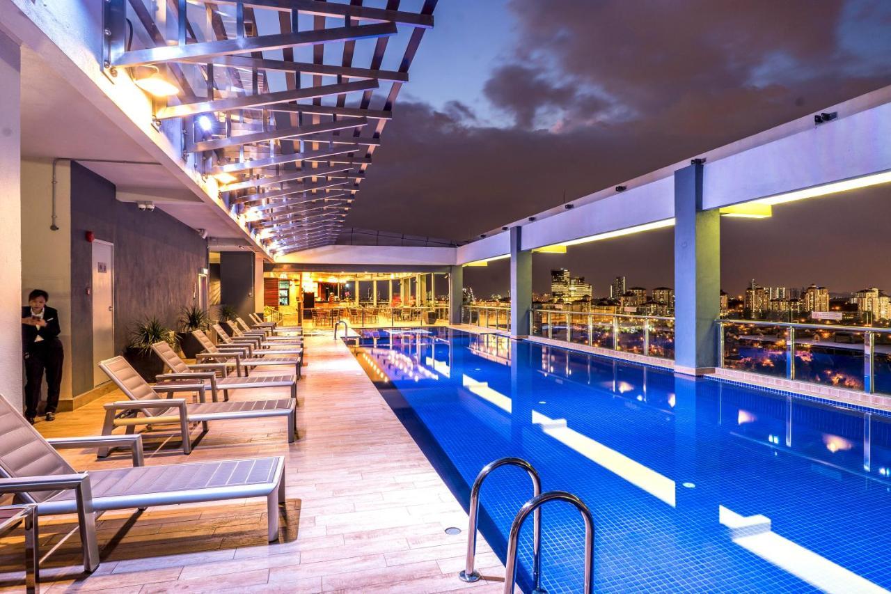 제니스 푸트라자야 호텔 외부 사진 Rooftop pool at the hotel
