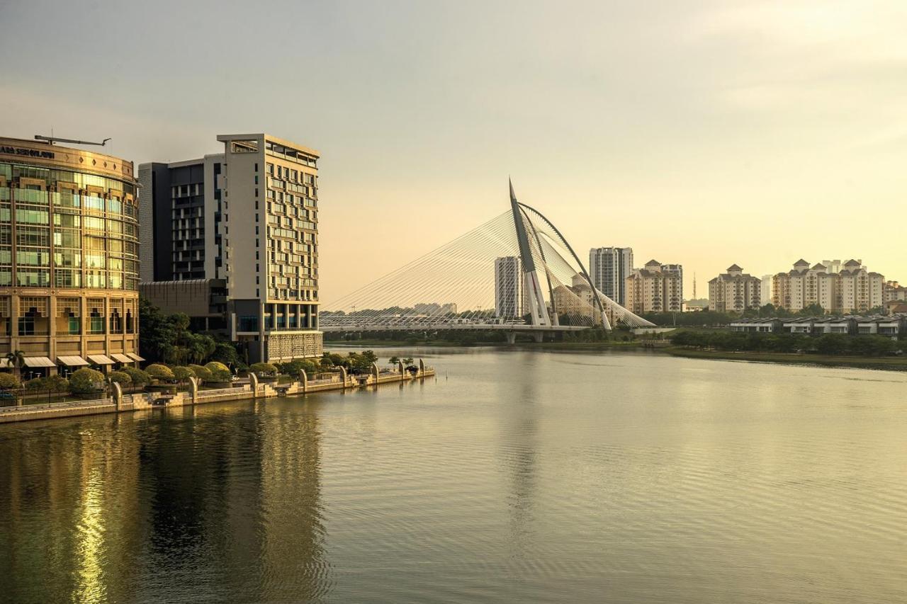 제니스 푸트라자야 호텔 외부 사진 View of the bridge from Putrajaya.